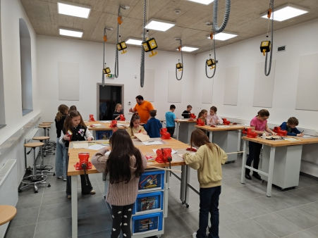 903227b4-0151-4fe9-988f-bbb95e2df9e8