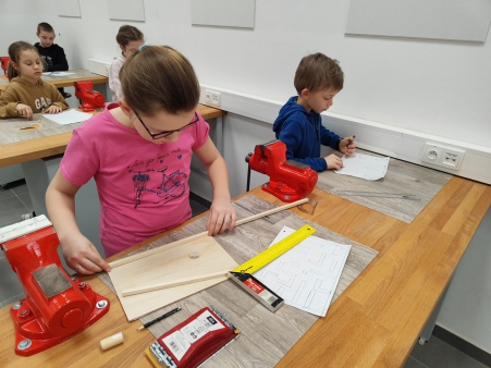 5c62c5a9-3cd4-4a58-9a12-4c23a80a3b7f