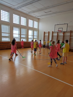 4.B Florbal v Tv