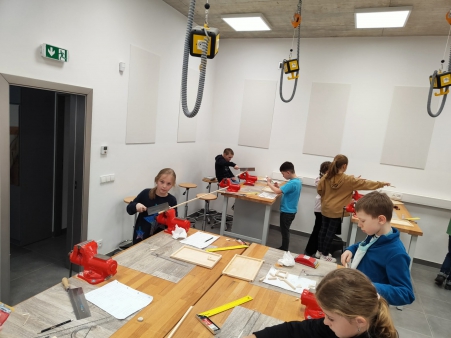 85e86d79-cc15-4386-ba0b-a7b941b7731b